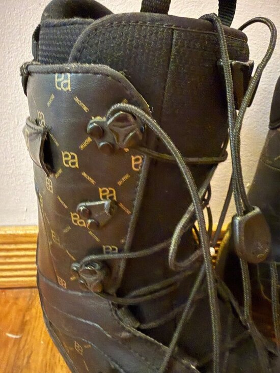 Atomic Snowboard Boots Size US 8 Black With Patterned Design - Mens Snow Gear main image 13